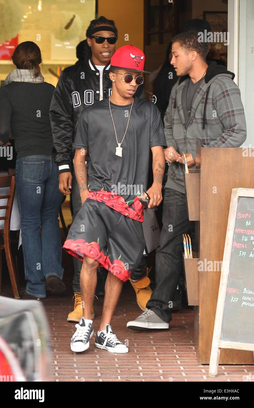 Kylie jenner hi-res stock photography and images - Page 13 - Alamy, image size:866x1390