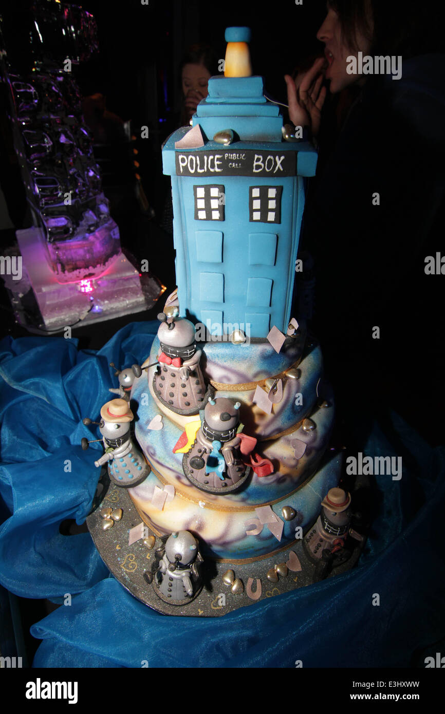 50th Anniversary Cake High Resolution Stock Photography And Images Alamy