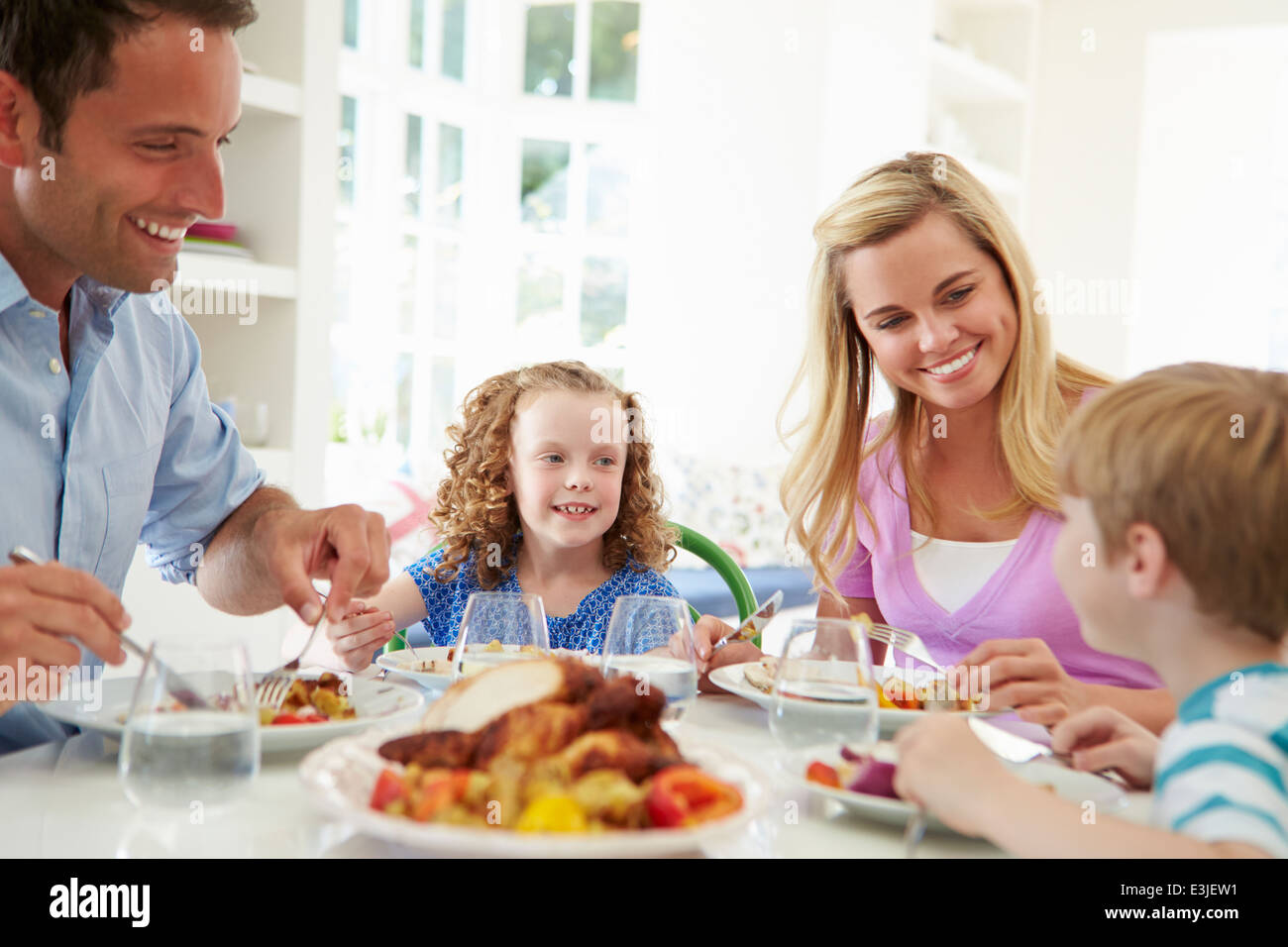 Family meal hi-res stock photography and images - Alamy