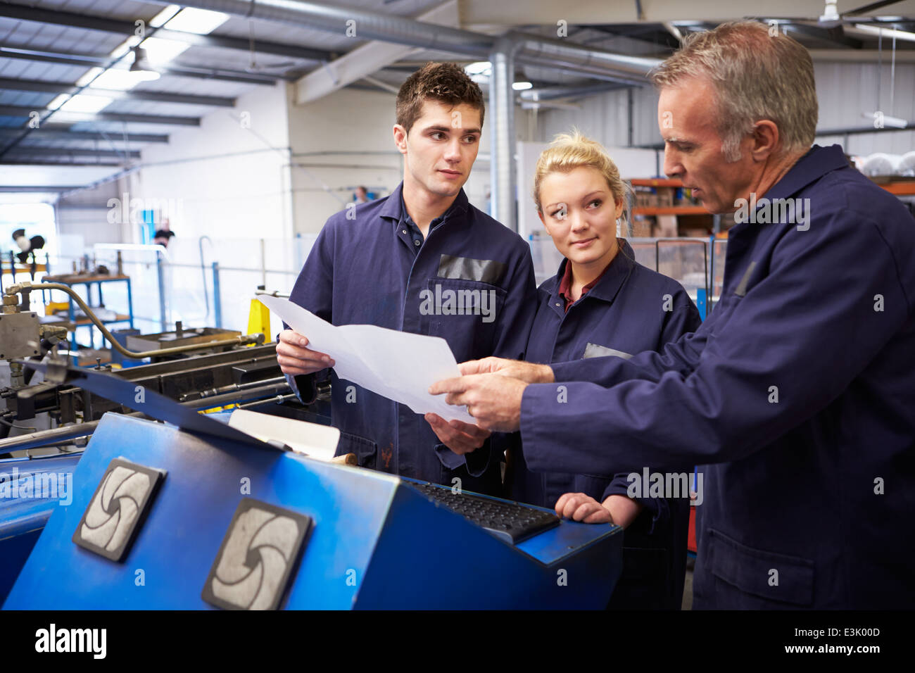 Engineer Teaching Apprentices To Use Tube Bending Machine Stock Photo