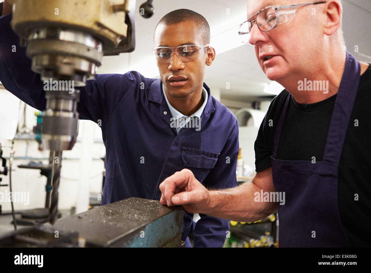 Engineer Teaching Apprentice To Use Milling Machine Stock Photo Alamy