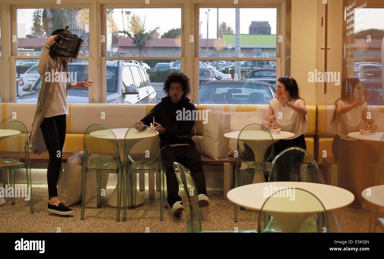 Kylie and Kendall Jenner get Pinkberry frozen yogurt at The Grove