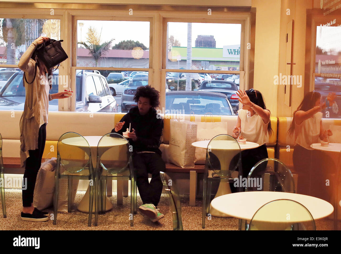 Kylie and Kendall Jenner get Pinkberry frozen yogurt at The Grove