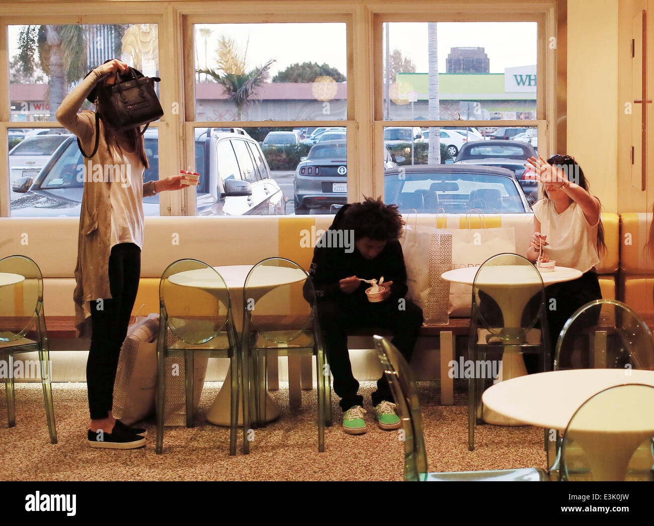 Kylie and Kendall Jenner get Pinkberry frozen yogurt at The Grove