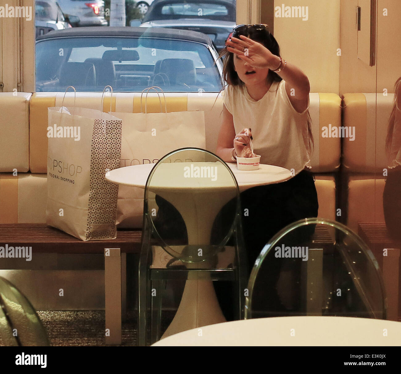 Kylie and Kendall Jenner get Pinkberry frozen yogurt at The Grove