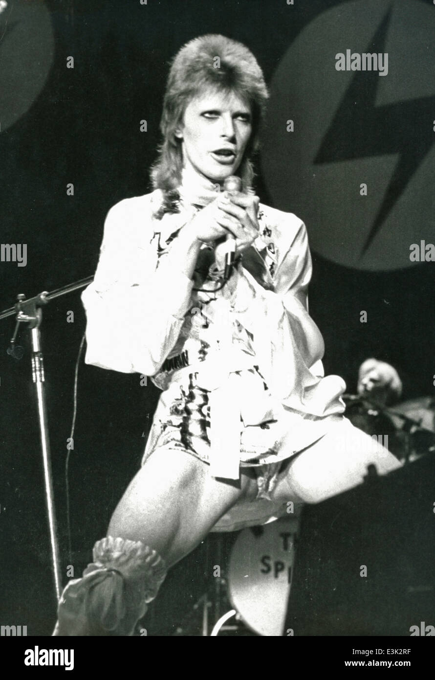 david bowie at hammersmith odeon,1973 Stock Photo Alamy