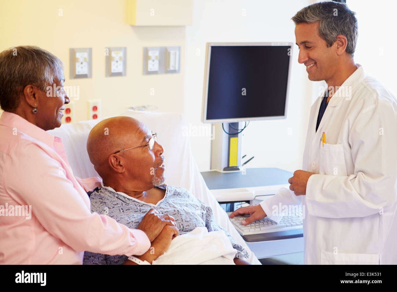 Doctor couple hi-res stock photography and images - Alamy