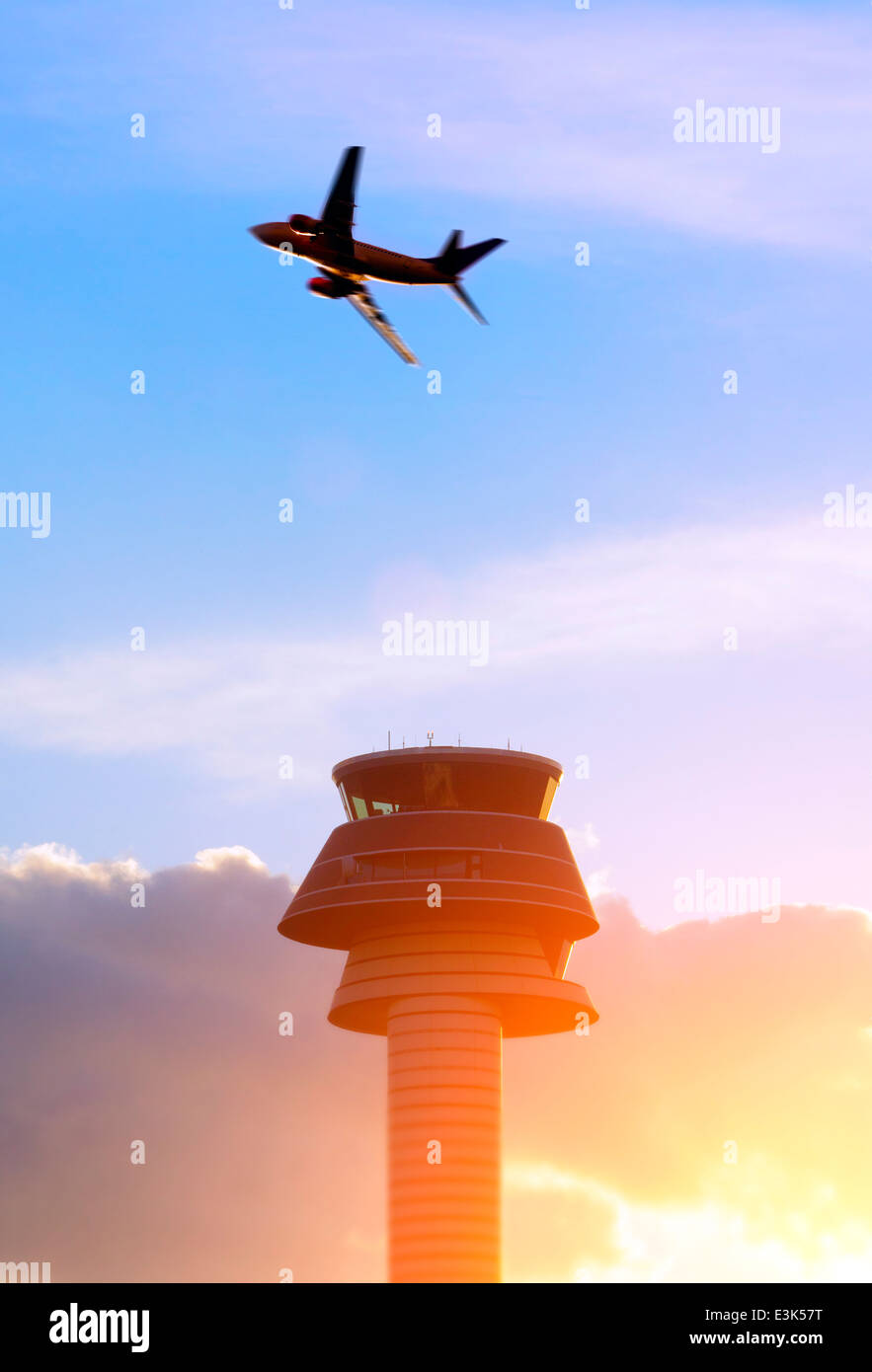 Airport control tower, passenger airplane Stock Photo - Alamy