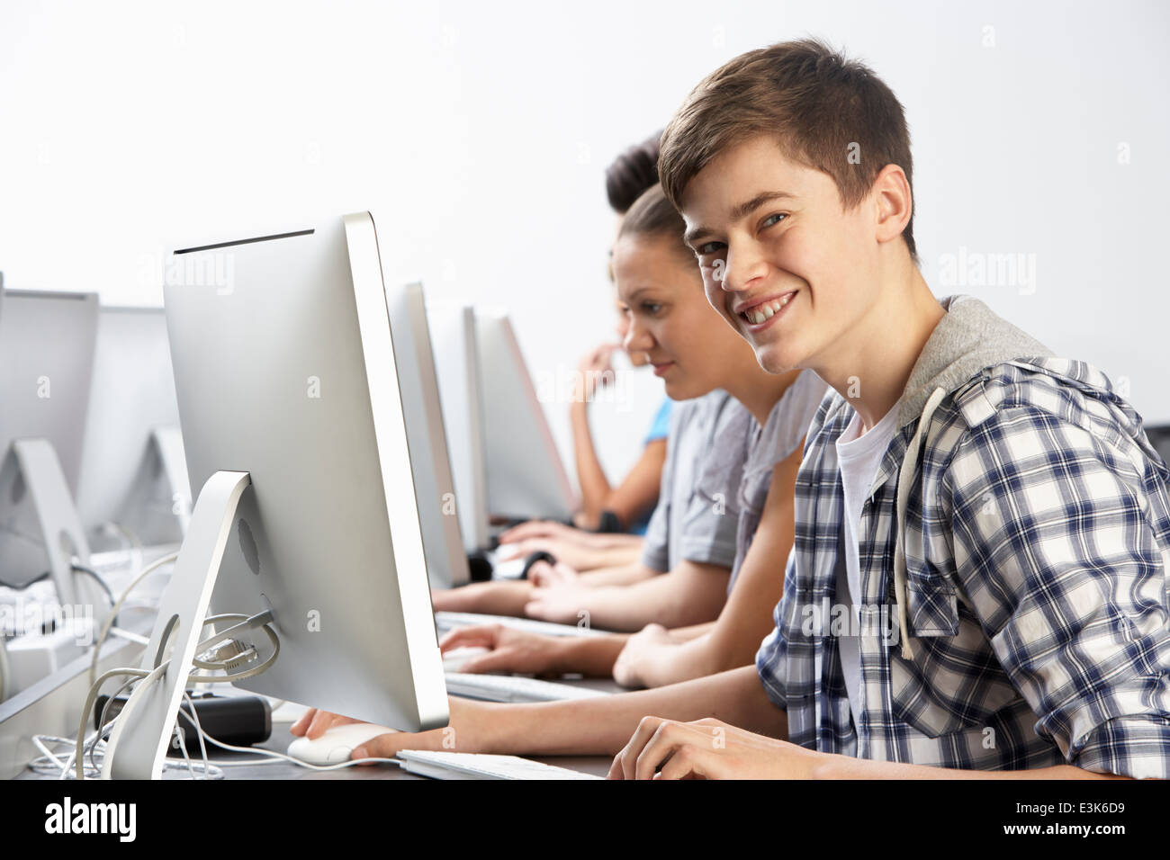 Group Of Students In Computer Class Stock Photo - Alamy