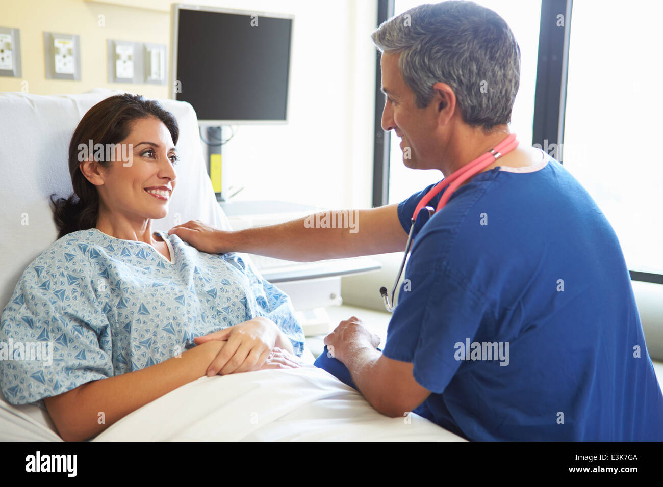 Male Nurse Talking With Female Patient In Hospital Room Stock Photo - Alamy