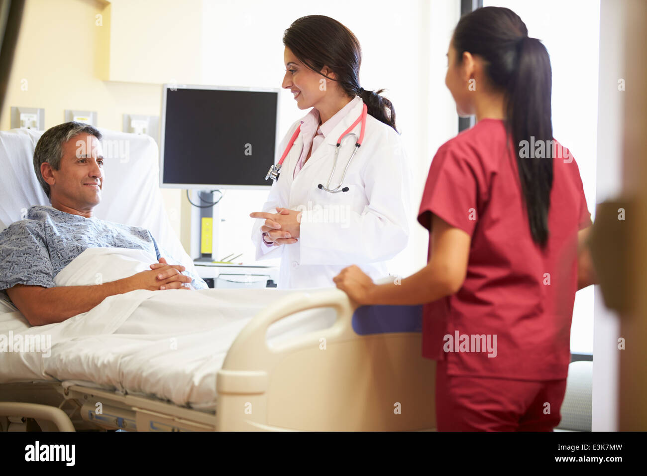 Female doctor talking male patient hi-res stock photography and images ...