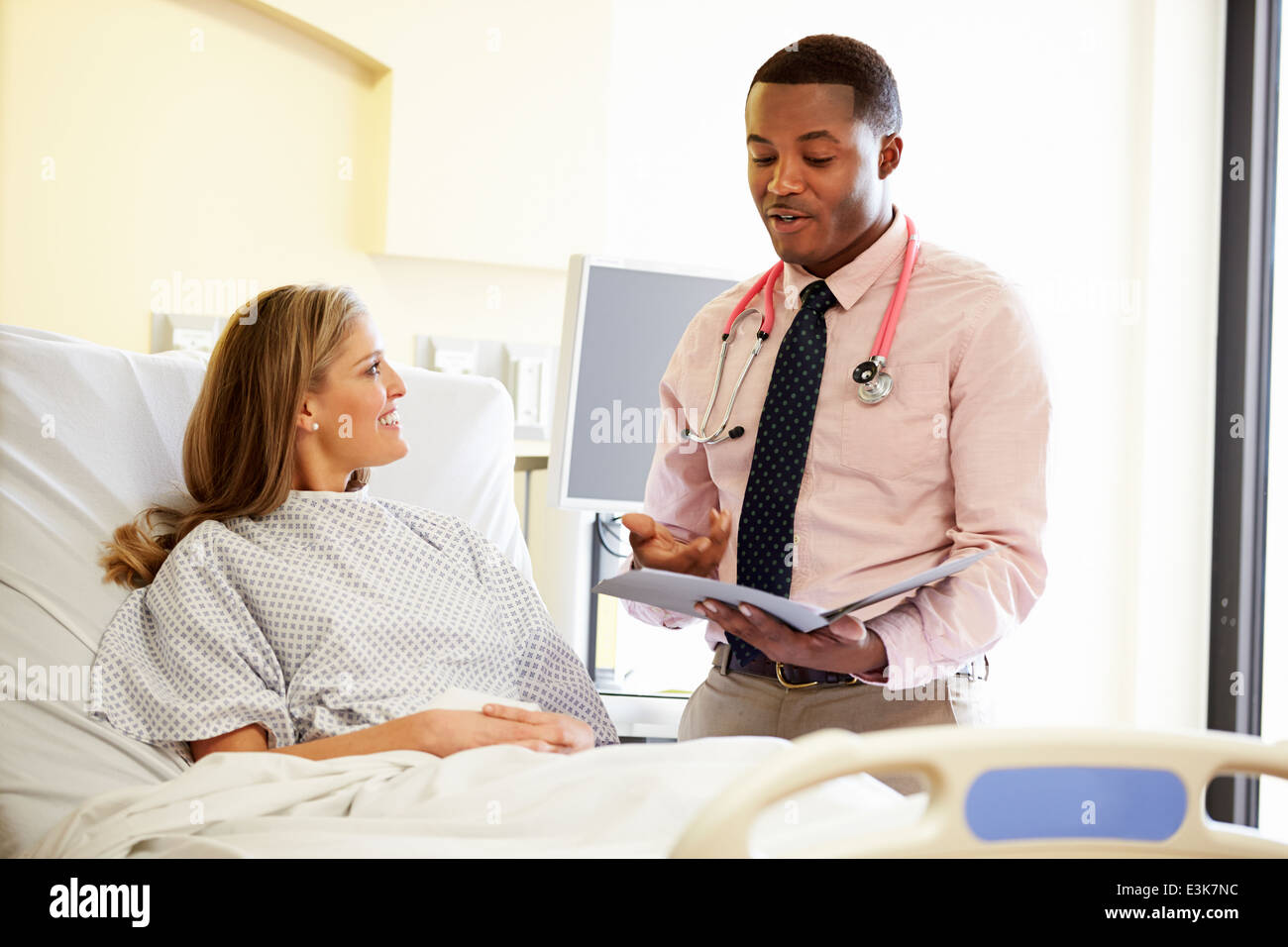 Doctor talking patient room hi-res stock photography and images - Alamy