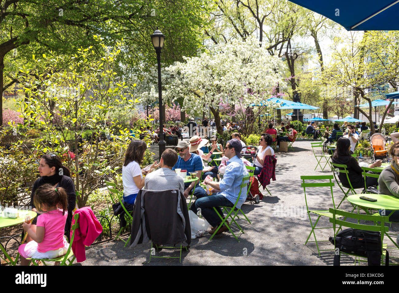 People Enjoying Springtime in Union Square, NYC, USA Stock Photo - Alamy