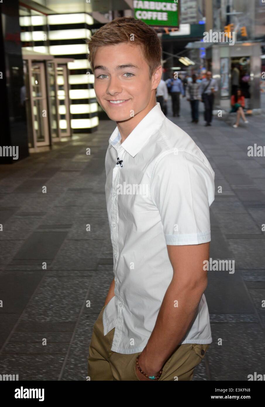 Peyton Meyer Hi Res Stock Photography And Images Alamy