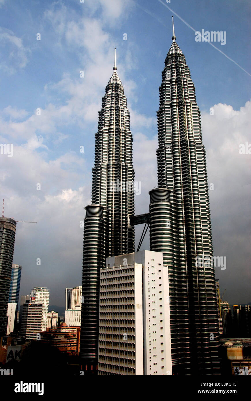 KUALA LUMPUR, MALAYASIA: The twin Petronas Towers soar to a height of 451.9 metres over the city Stock Photo