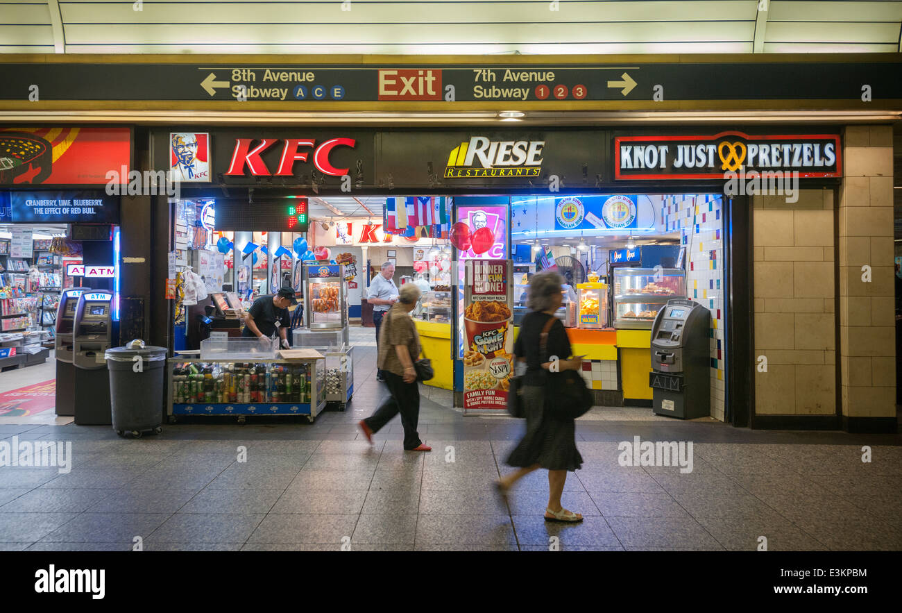 Lirr concourse at penn station hires stock photography and images Alamy
