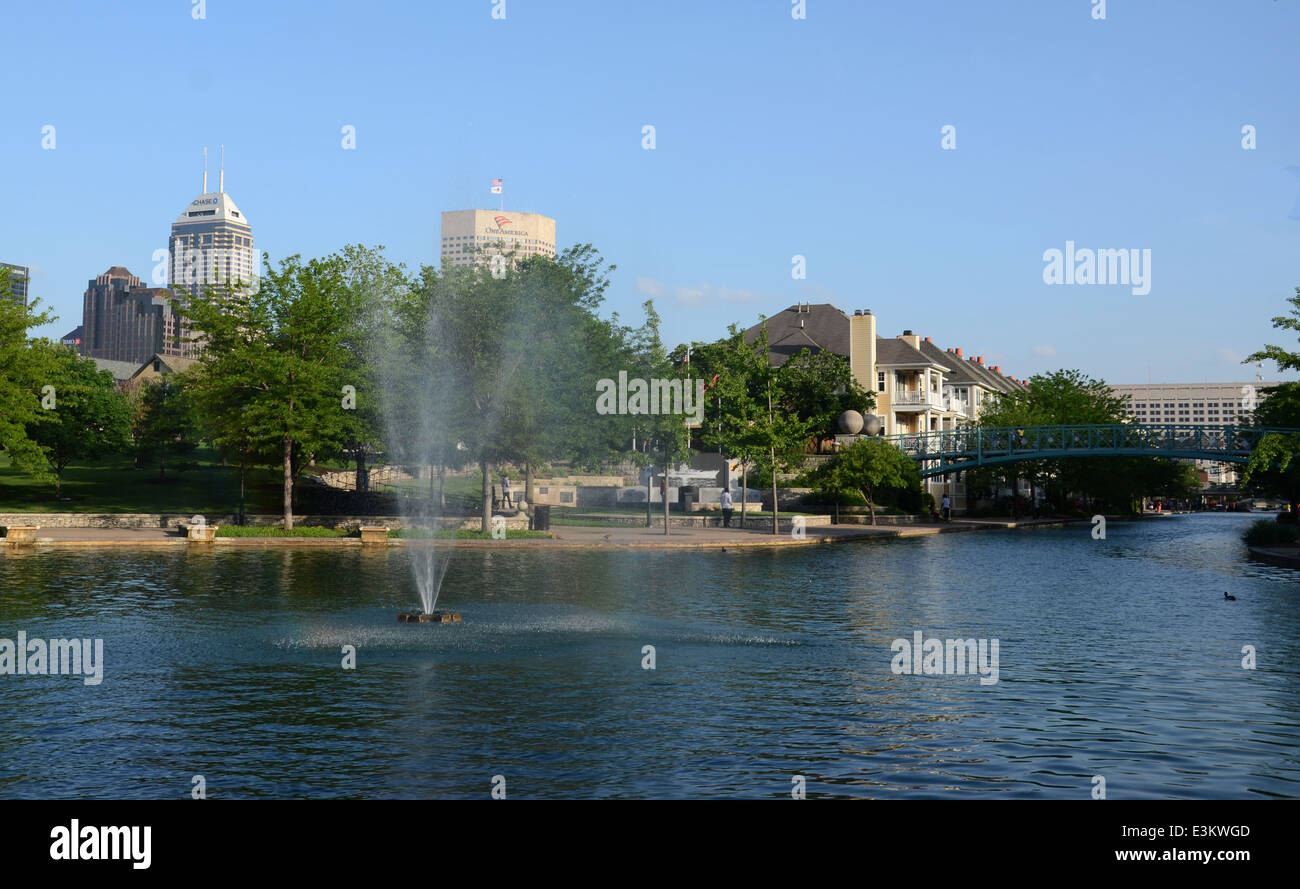 INDIANAPOLIS JUNE 17 A fountain in Indianapolis' Canal Walk on June