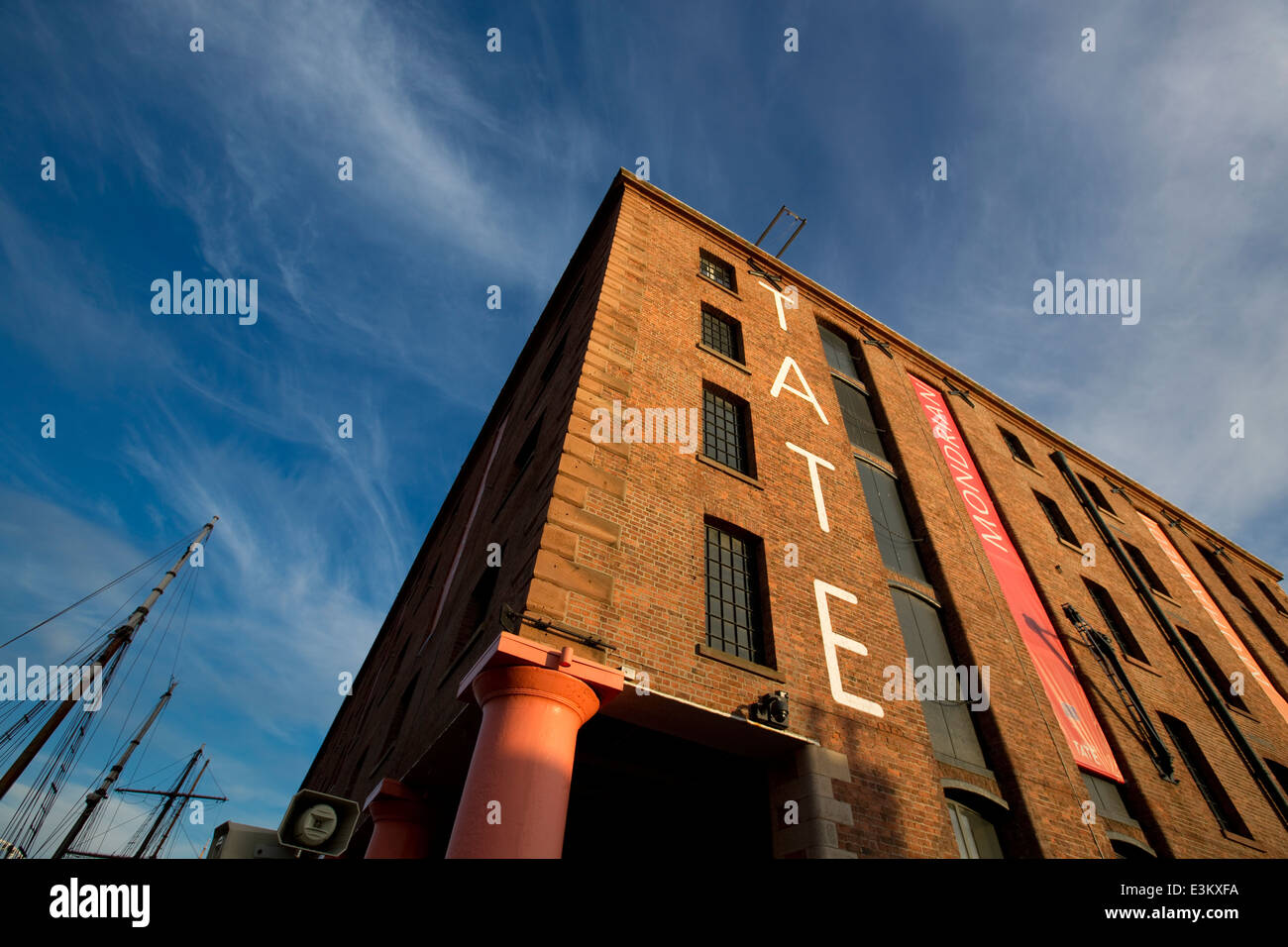 Tate Liverpool Art Gallery at the Albert Dock Stock Photo Alamy