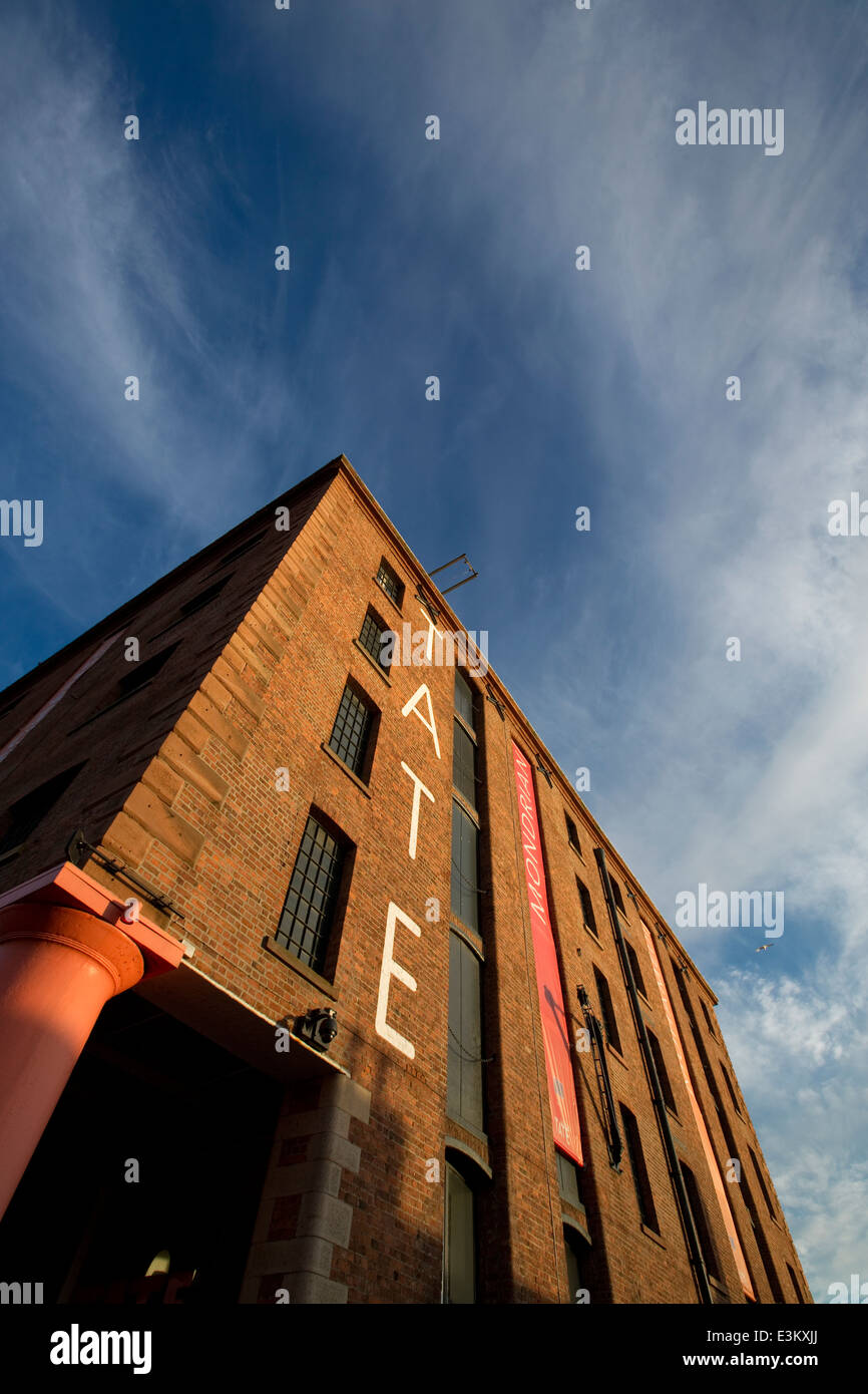 Tate Liverpool Art Gallery at the Albert Dock Stock Photo Alamy