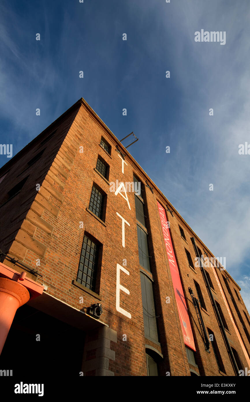 Tate Liverpool Art Gallery at the Albert Dock Stock Photo Alamy