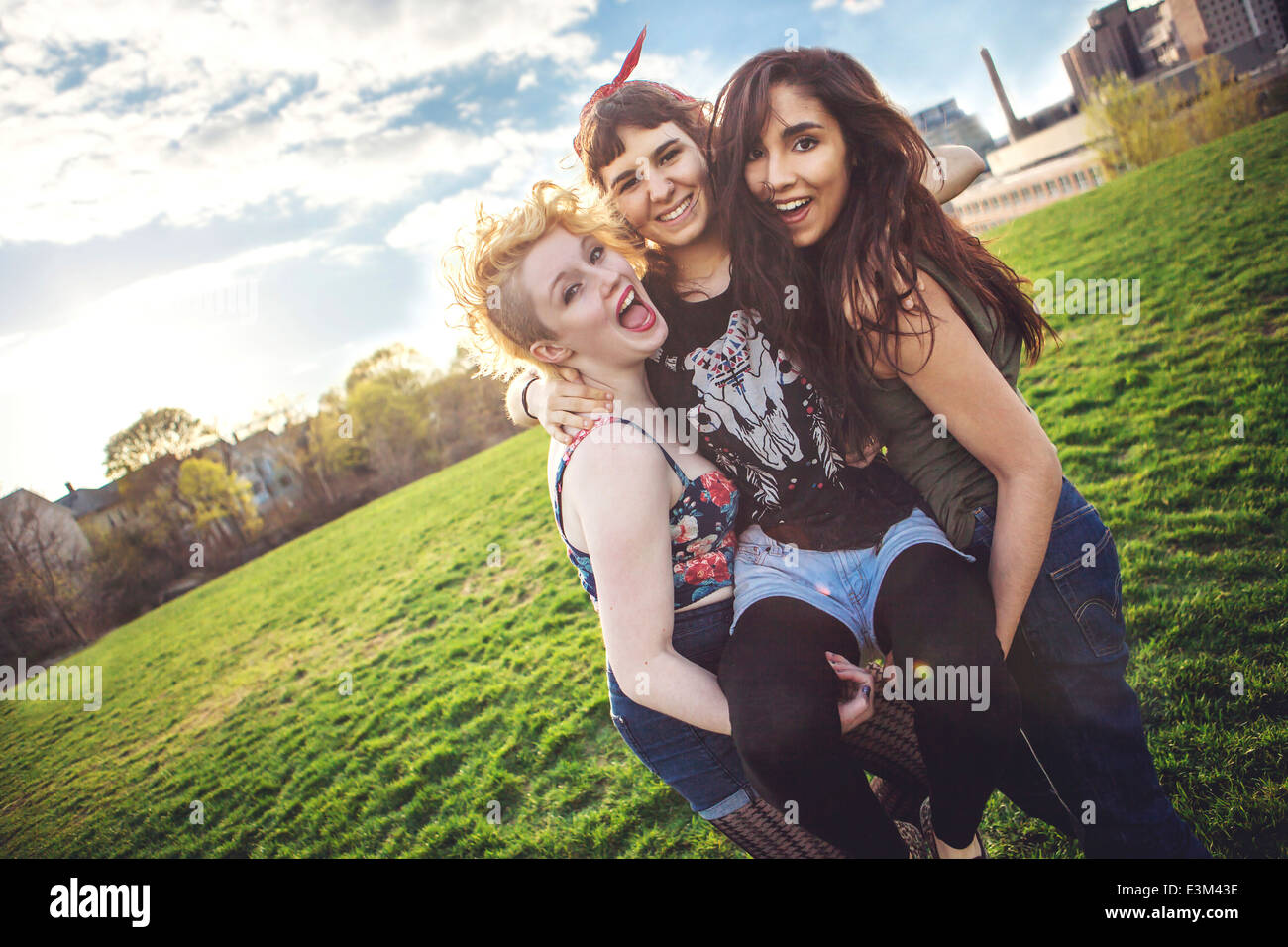 Real Fun Friends Friends have city fun life hi-res stock photography and images - Alamy