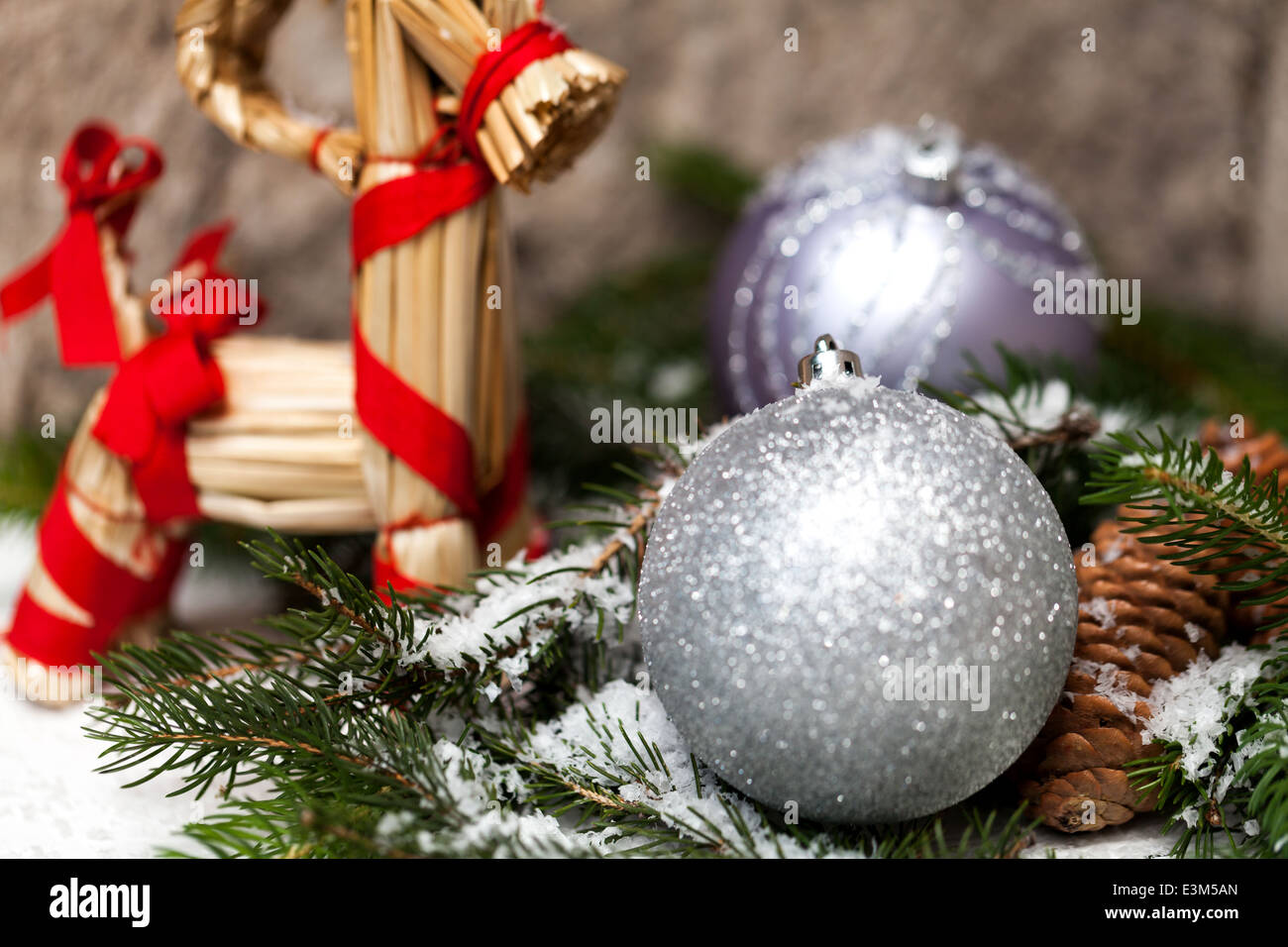 Silver christmas bauble hi-res stock photography and images - Alamy
