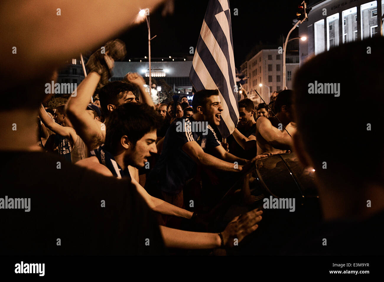 Thessaloniki, Greece. 25th June, 2014. Thousands of Greeks gathered under the White tower in Thessaloniki to celebrate the qualification of the Greek team to next phase of World Cup 2014 after the victory against the Cote D'Ivoire. Credit:  Giannis Papanikos/NurPhoto/ZUMAPRESS.com/Alamy Live News Stock Photo