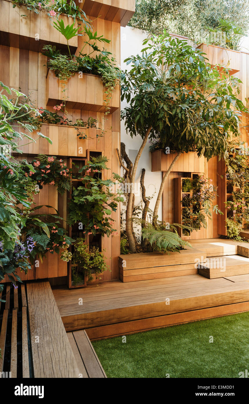 Courtyard plant hi-res stock photography and images - Alamy