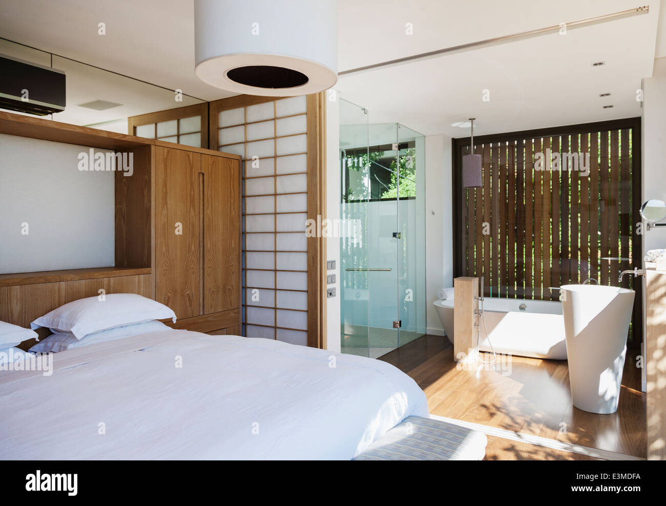 Luxury bedroom and en suite bathroom Stock Photo