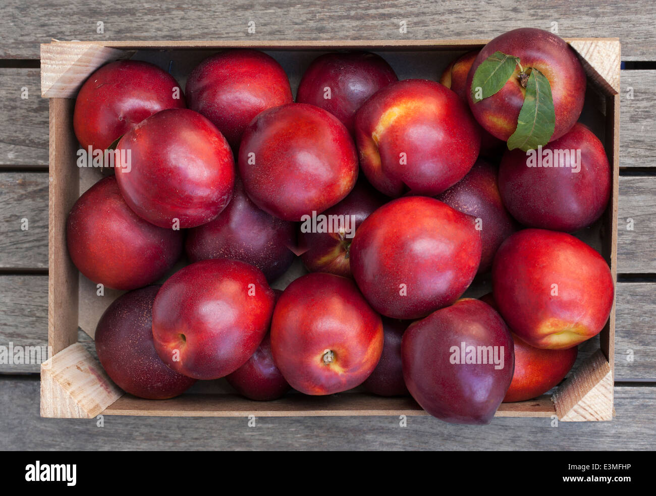 Wooden box of fresh nectarines Stock Photo Alamy