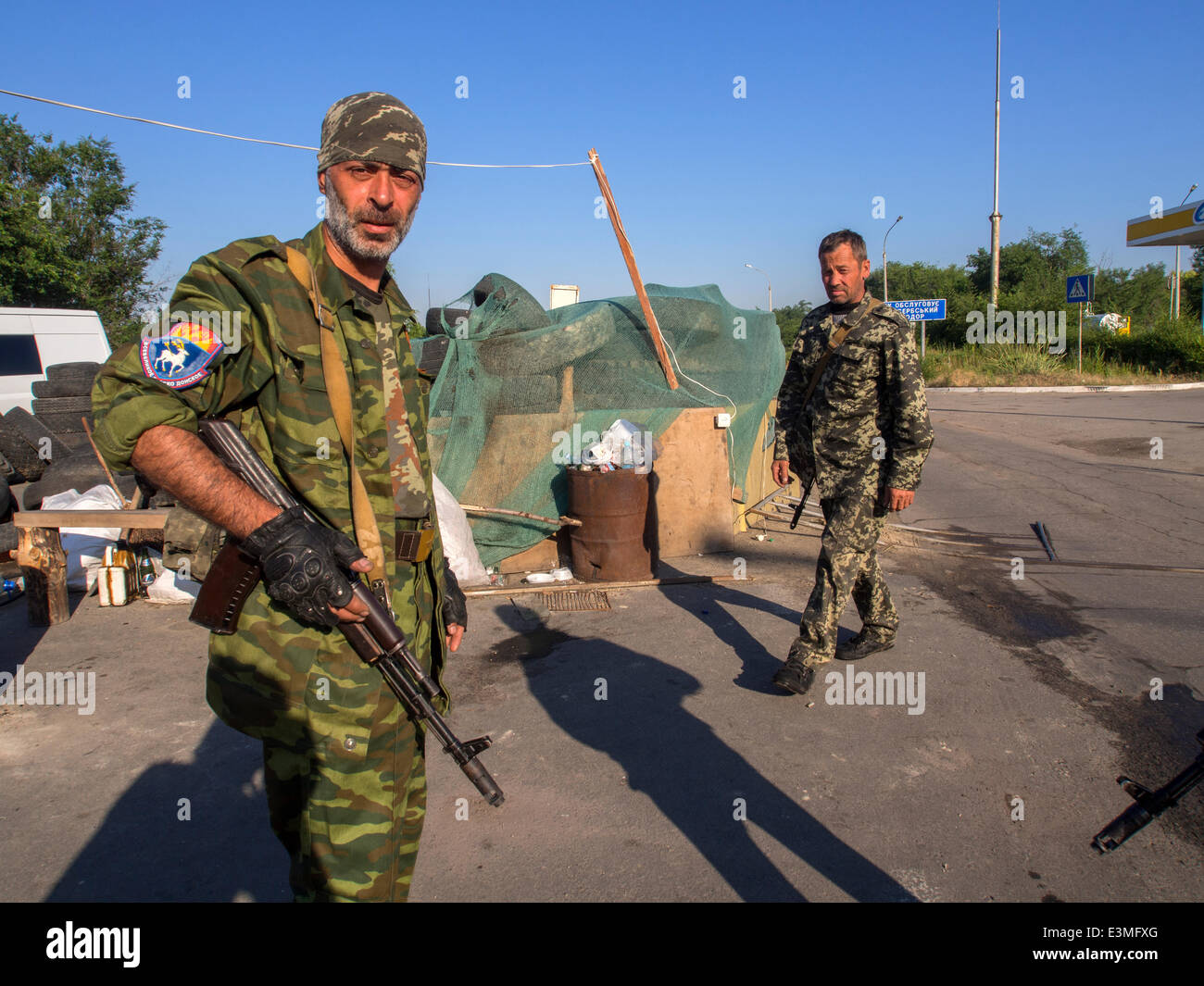 Oleksandrivs'k, Luhans'ka oblast, Ukraine. 24th June, 2014. Armed Pro-Russian insurgents on checkpoint in the  Oleksandrivs'k city, Luhans'ka Oblast  -- Due to numerous terrorist attacks on the position of Ukrainian troops June 24, 2014 was hit by Mi-8 helicopter, killing nine Ukrainian military. As a result of this and other terrorist attacks, President of Ukraine Petro Poroshenko does not exclude that a ceasefire may be canceled prematurely. Credit:  Igor Golovnov/Alamy Live News Stock Photo