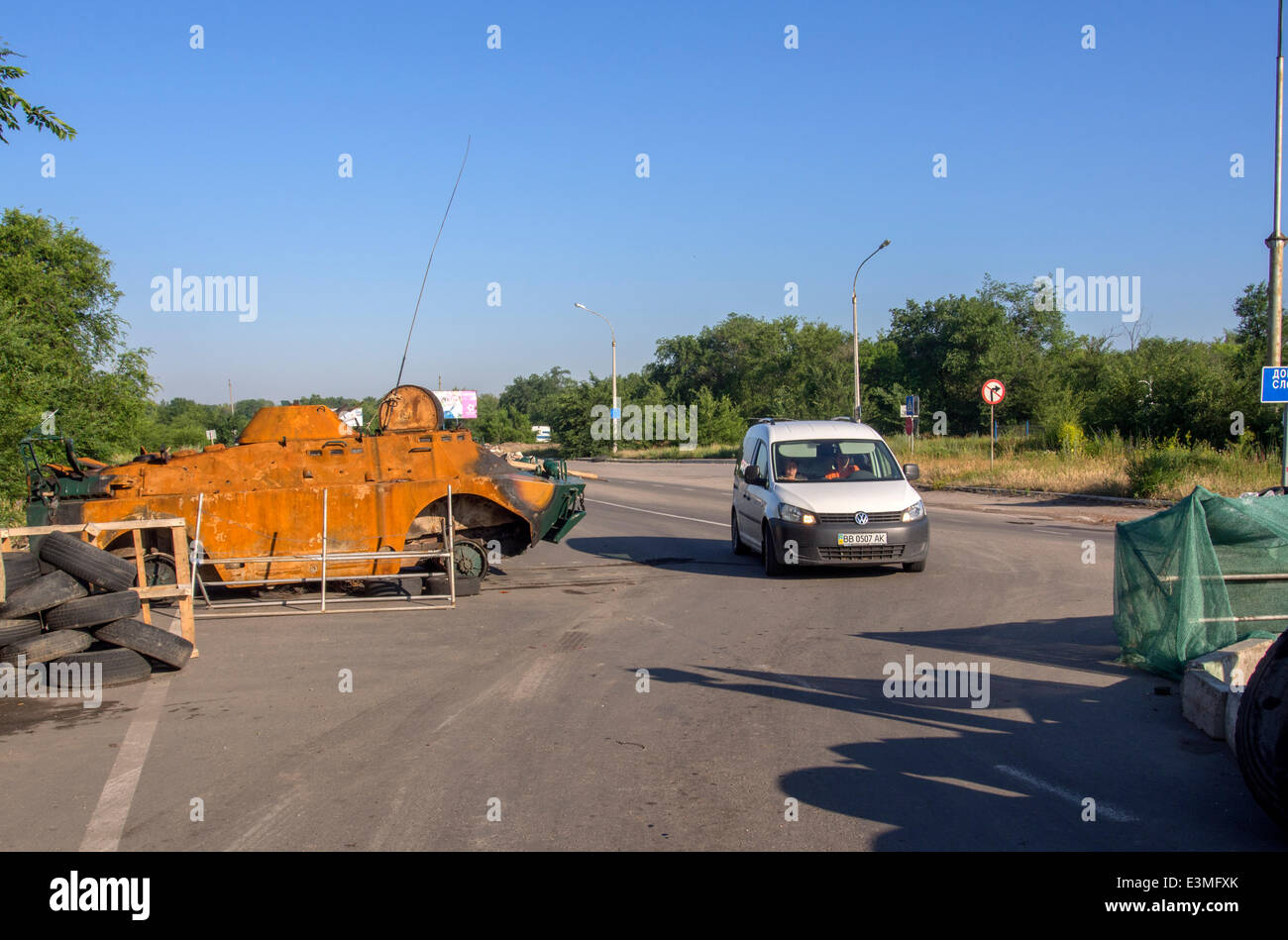 Oleksandrivs'k, Luhans'ka oblast, Ukraine. 24th June, 2014. Armed Pro-Russian insurgents check cars in the Oleksandrivs'k city, Luhans'ka Oblast  -- Due to numerous terrorist attacks on the position of Ukrainian troops June 24, 2014 was hit by Mi-8 helicopter, killing nine Ukrainian military. As a result of this and other terrorist attacks, President of Ukraine Petro Poroshenko does not exclude that a ceasefire may be canceled prematurely. Credit:  Igor Golovnov/Alamy Live News Stock Photo