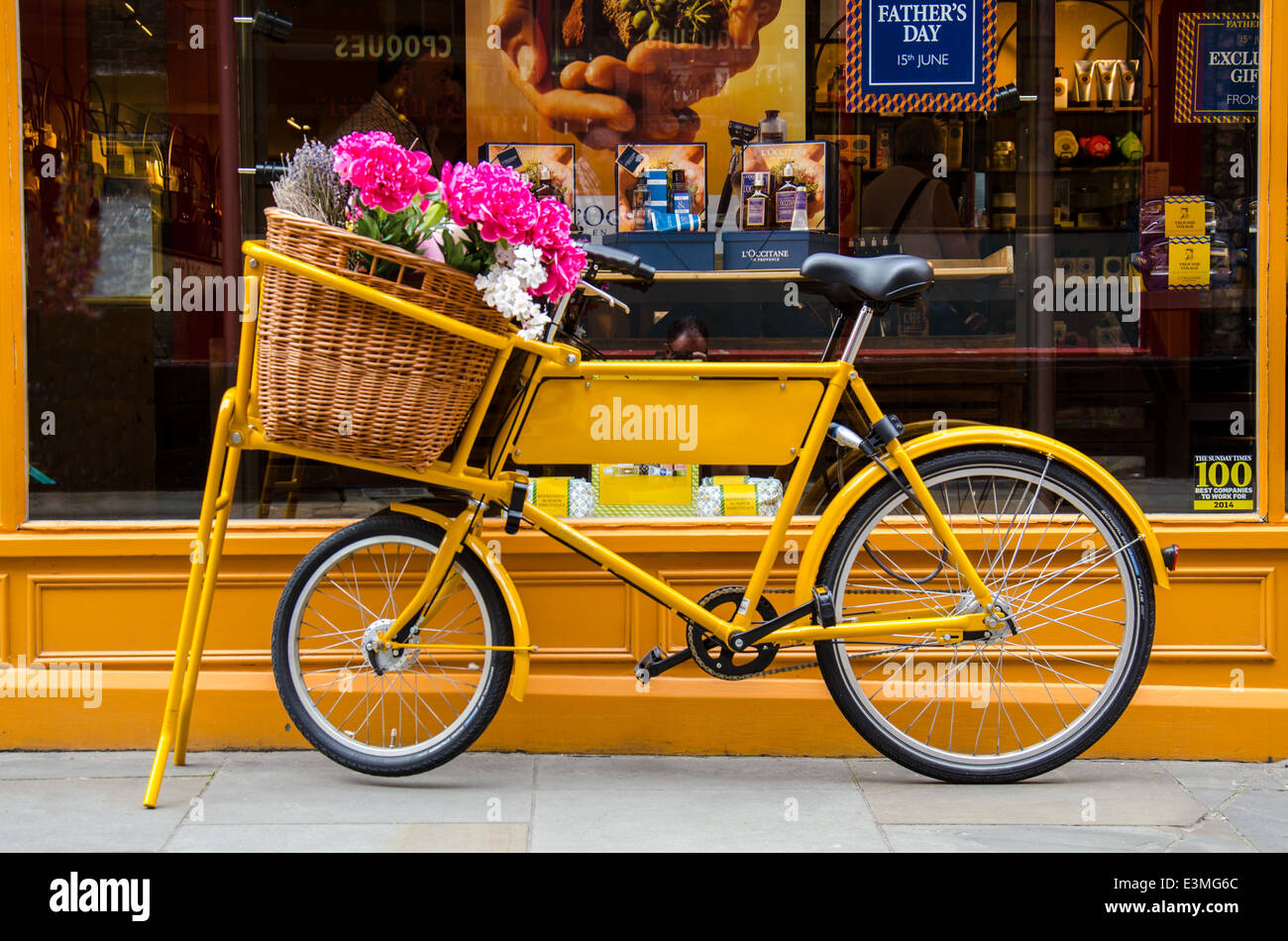 Yellow bicycle Tour de France Yorkshire 2014 Stock Photo