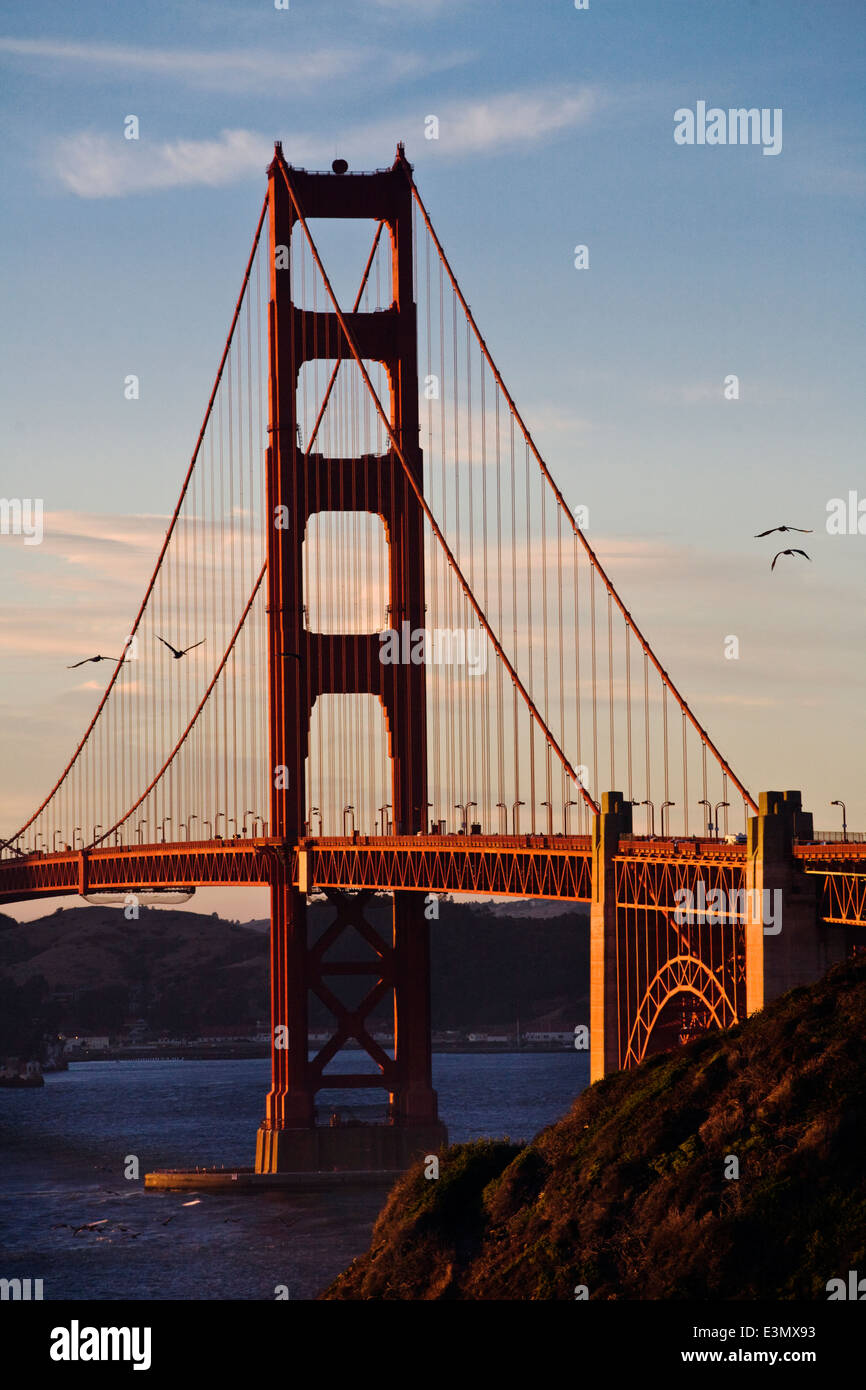 THE GOLDEN GATE BRIDGE at sunset from the cliffs above BAKER BEACH - SAN FRANCISCO, CALIFORNIA Stock Photo