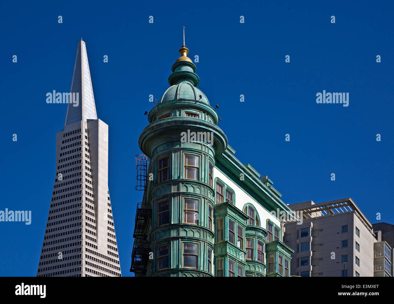 NORTH BEACH and the TRANSAMERICA BUILDING which was designed by architect William Pereira - SAN FRANCISCO, CALIFORNIA Stock Photo