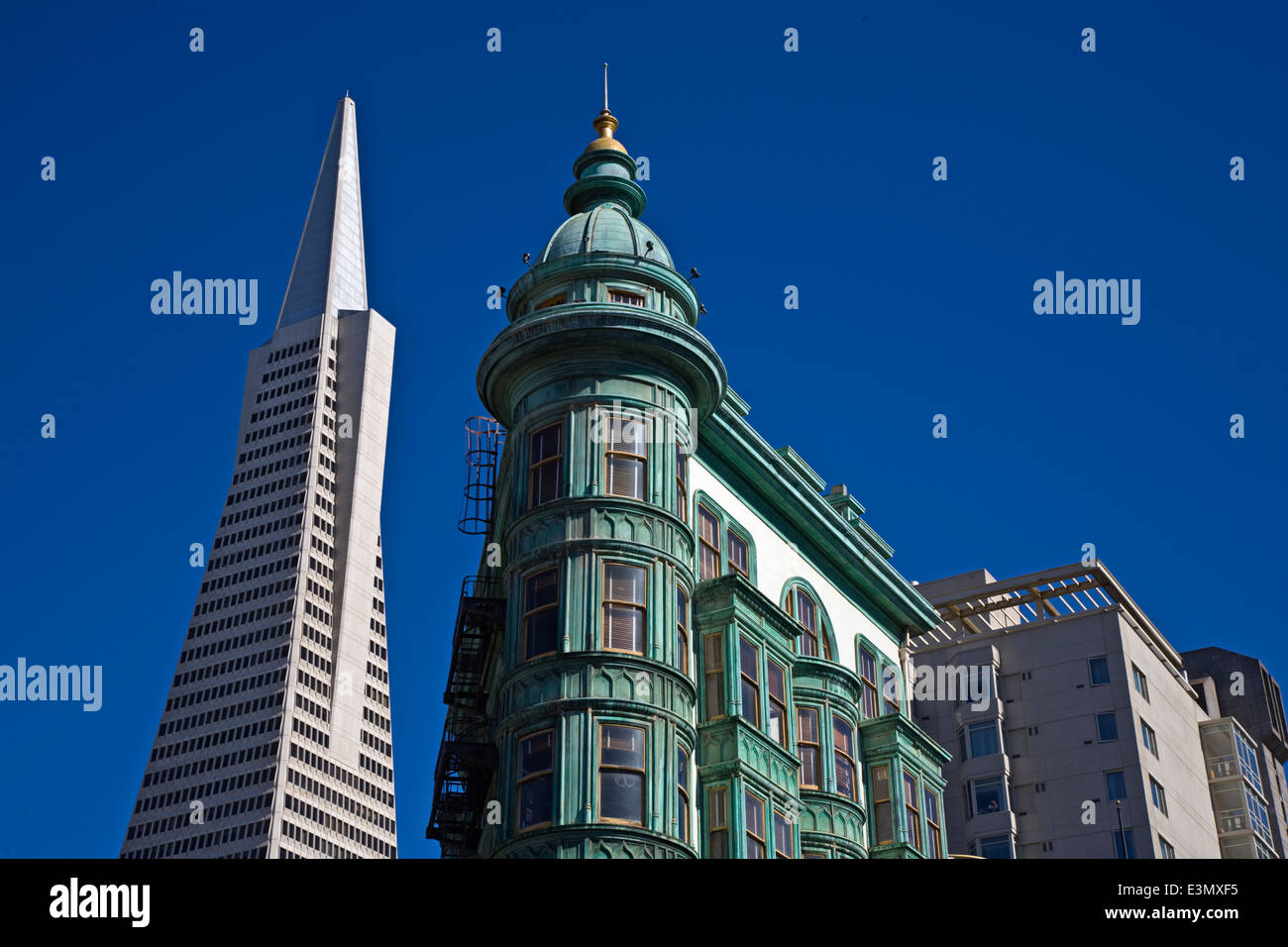 NORTH BEACH and the TRANSAMERICA BUILDING which was designed by architect William Pereira - SAN FRANCISCO, CALIFORNIA Stock Photo