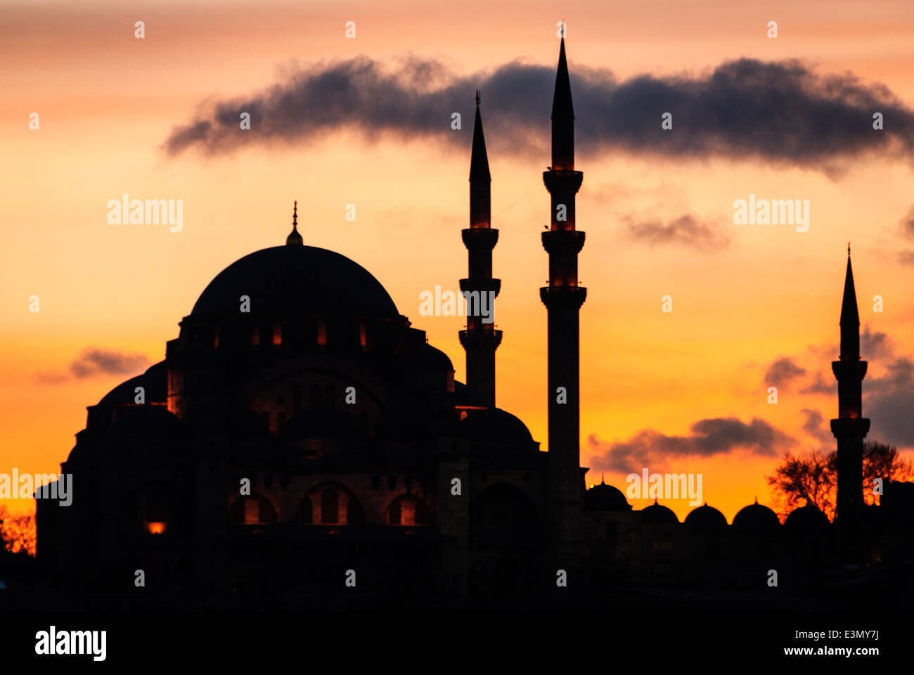 Mosque istambul dusk temple minaret hi-res stock photography and images -  Alamy