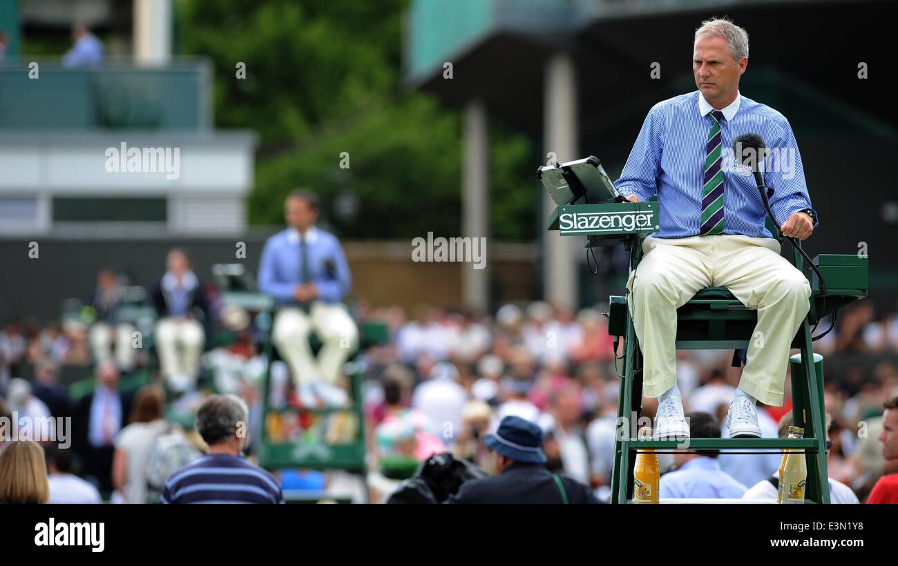 Umpires chairs hi-res stock photography and images - Alamy