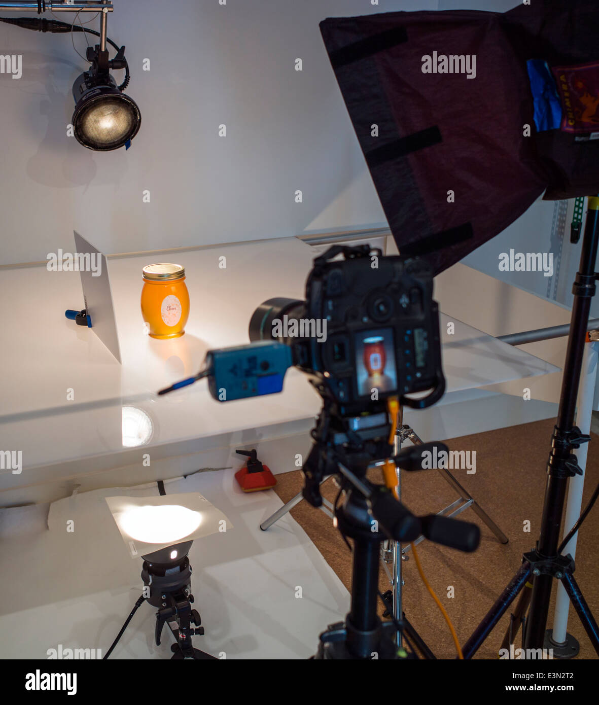 Commercial photography set, including lighting, background and grip gear Stock Photo Alamy