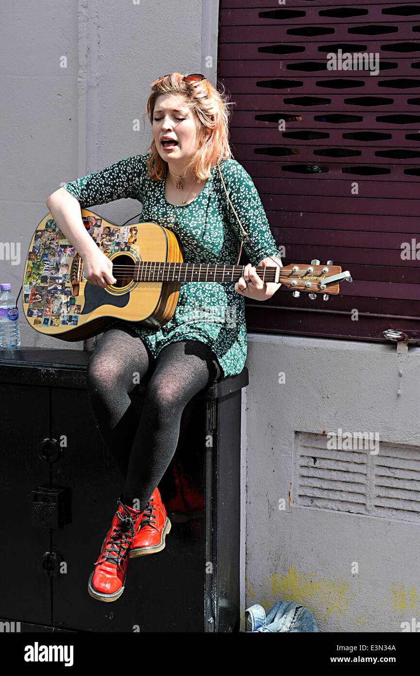 Musician guitar girl dress hires stock photography and images Alamy