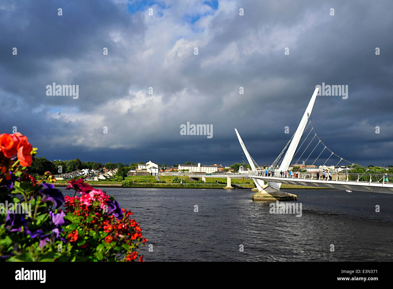 The Peace Bridge, Derry, Londonderry, Northern Ireland.Architect: Wilkinson Eyre Architects, 2011 Stock Photo