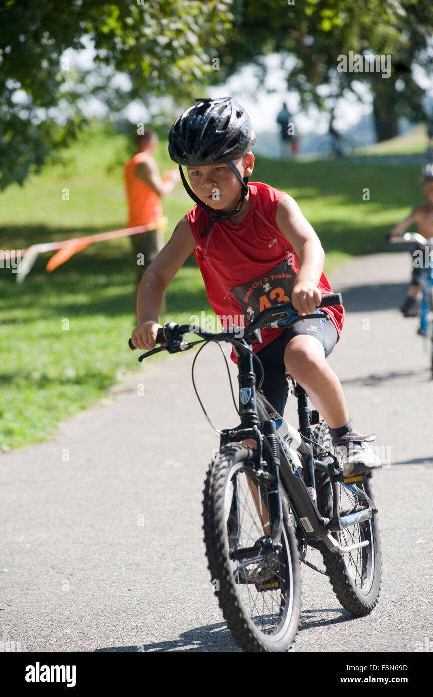 8 year old boy cycle