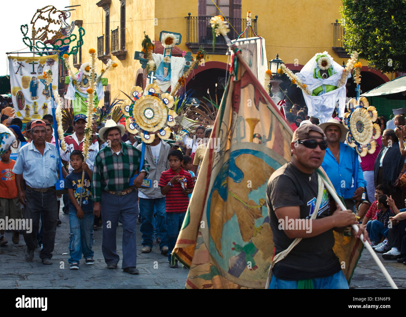 Mexicans participate in the annual INDEPENDENCE DAY PARADE in September - SAN MIGUEL DE ALLENDE, MEXICO Stock Photo