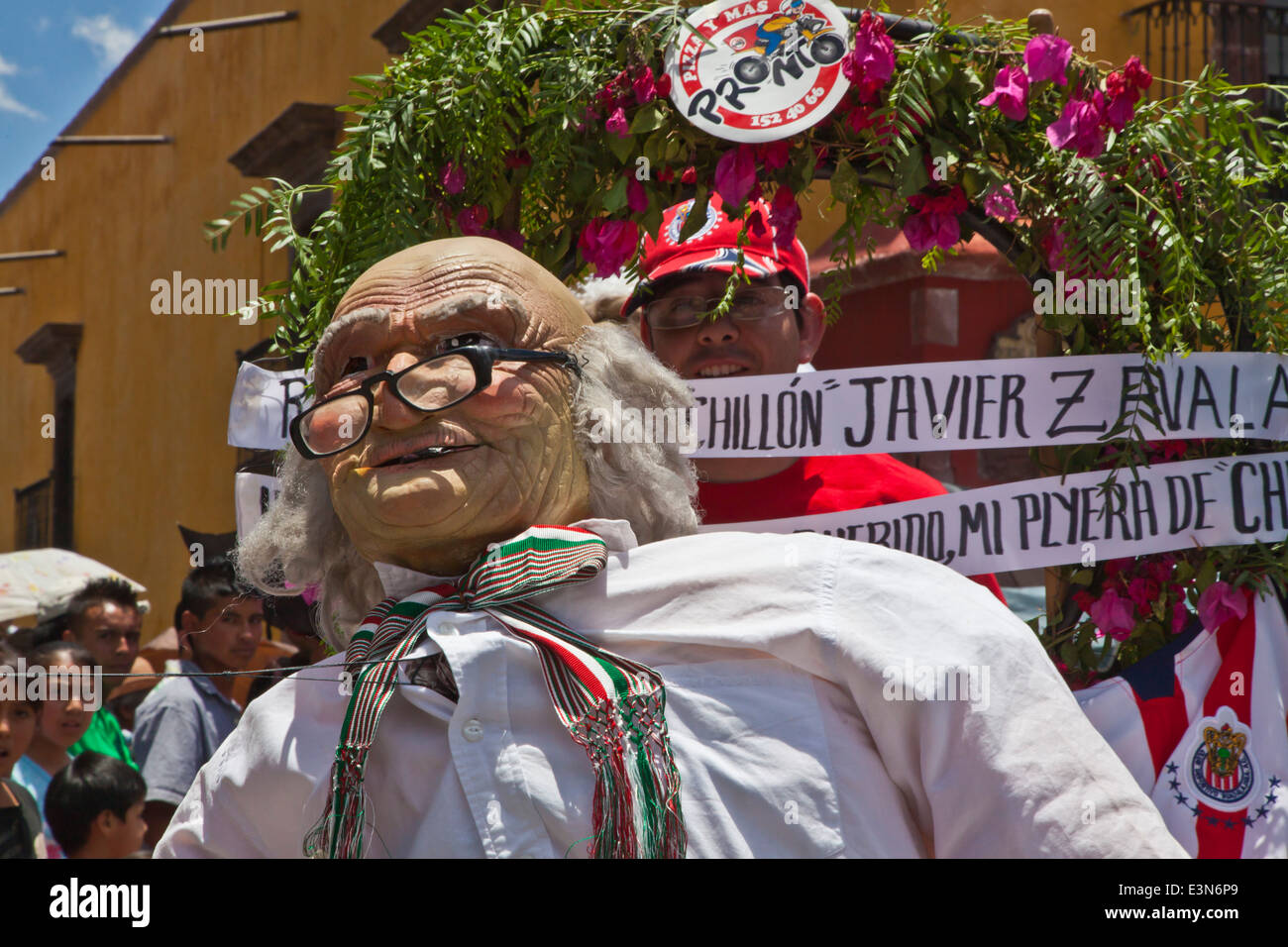 Mexicans dress in costumes and participate the DIA DE LOS LOCOS PARADE - SAN MIGUEL DE ALLENDE, GUANAJUATO, MEXICO Stock Photo