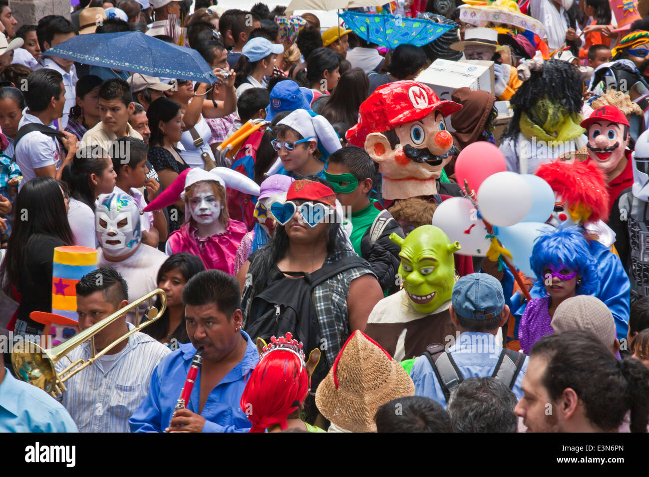 Mexicans dress in costumes and participate the DIA DE LOS LOCOS PARADE - SAN MIGUEL DE ALLENDE, GUANAJUATO, MEXICO Stock Photo