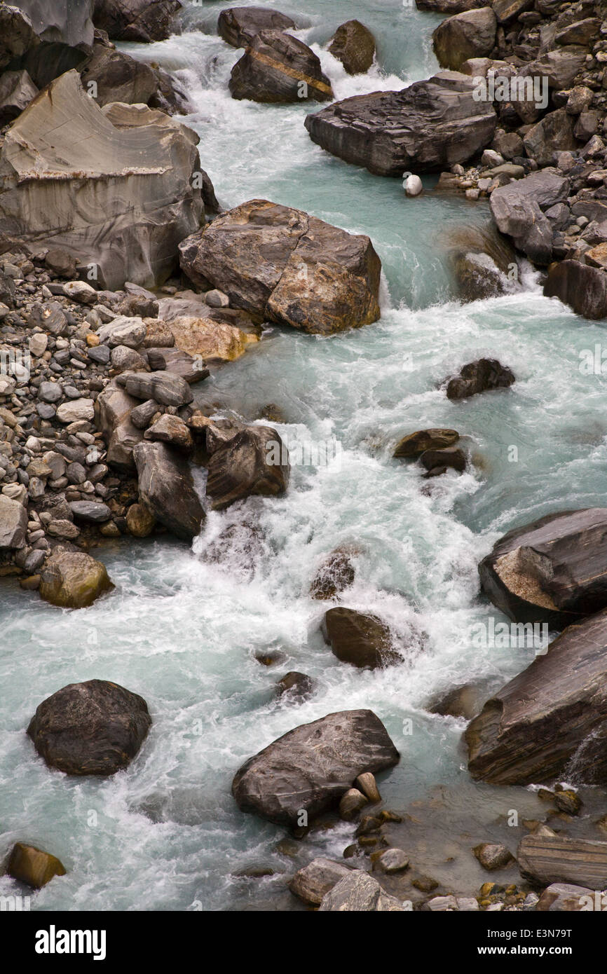 The turquoise waters of the DUDH RIVER on the AROUND MANASLU TREK - NUPRI REGION, NEPAL Stock Photo