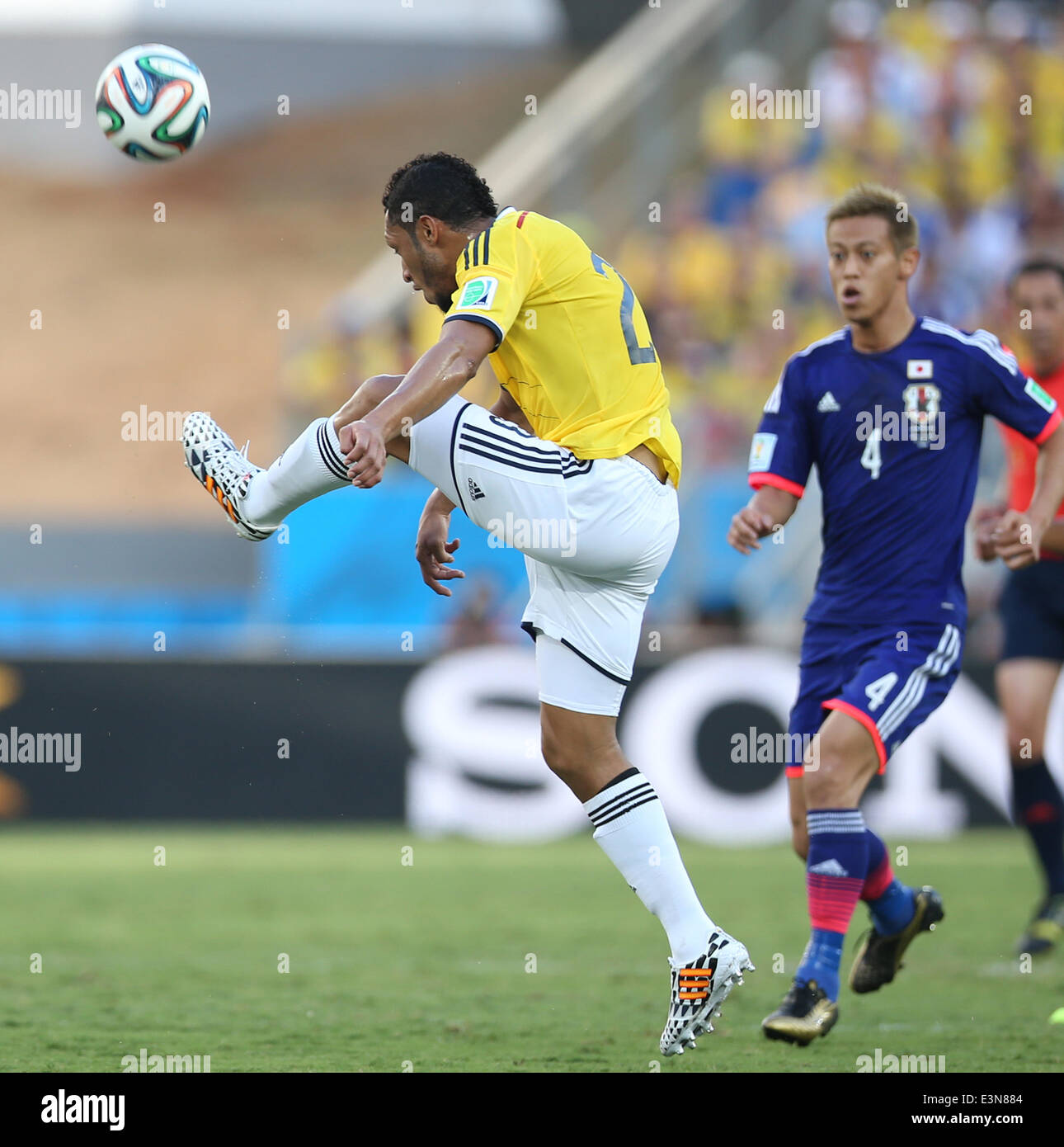Cuiaba, Brazil. 24th June, 2014. Colombia's Carlos Valdes vies for the ball during a Group C match between Japan and Colombia of 2014 FIFA World Cup at the Arena Pantanal Stadium in Cuiaba, Brazil, June 24, 2014. © Li Ming/Xinhua/Alamy Live News Stock Photo