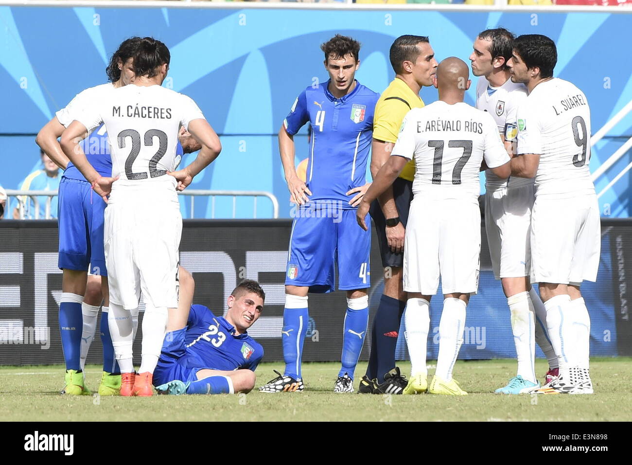 Natal, Brazil. 24th June, 2014. Uruguay's players argue with Mexico's referee Marco Rodriguez (4th R) as Italy's Marco Verratti (bottom) falls down during a Group D match between Italy and Uruguay of 2014 FIFA World Cup at the Estadio das Dunas Stadium in Natal, Brazil, June 24, 2014. Uruguay won 1-0 over Italy on Tuesday. © Lui Siu Wai/Xinhua/Alamy Live News Stock Photo