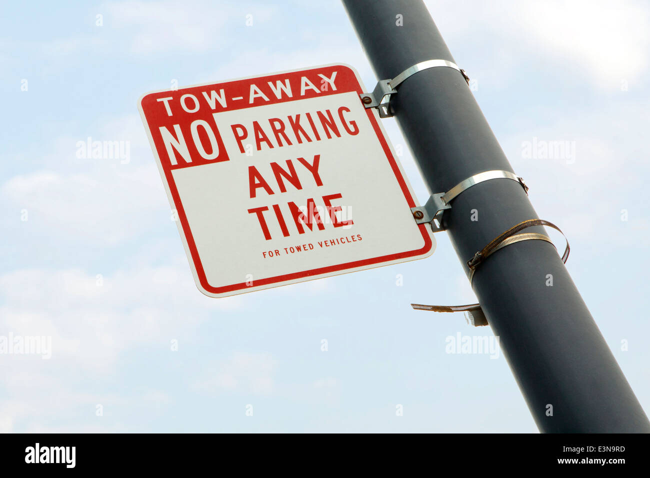 close up view of no parking anytime sign on sky back Stock Photo - Alamy