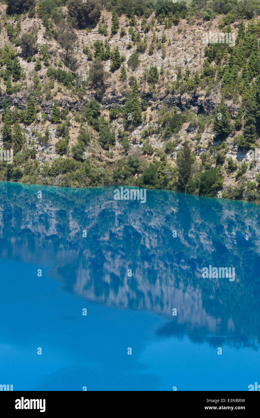 Rock in the water hi-res stock photography and images - Alamy